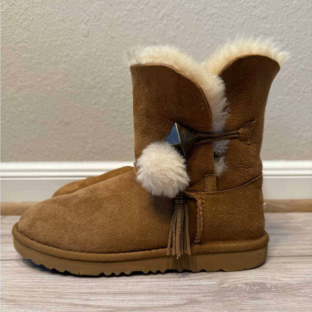 Cozy Ugg Tan Suede Boots with Fur Trim